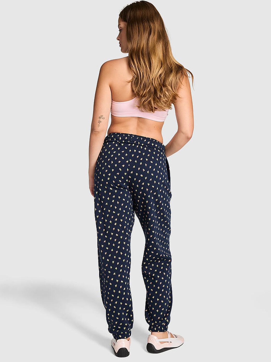 vs Pink Campus Fleece&trade;&nbsp;Sweatpants Noir Navy Fresh Florals 2 of 4 