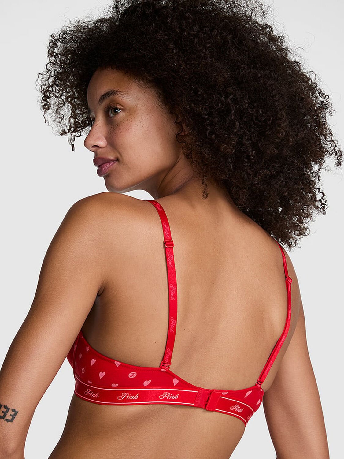 vs Pink Wear Everywhere Wear Everywhere Lightly Lined Full Coverage T-Shirt Bra Red Heart Dot Print 2 of 2 