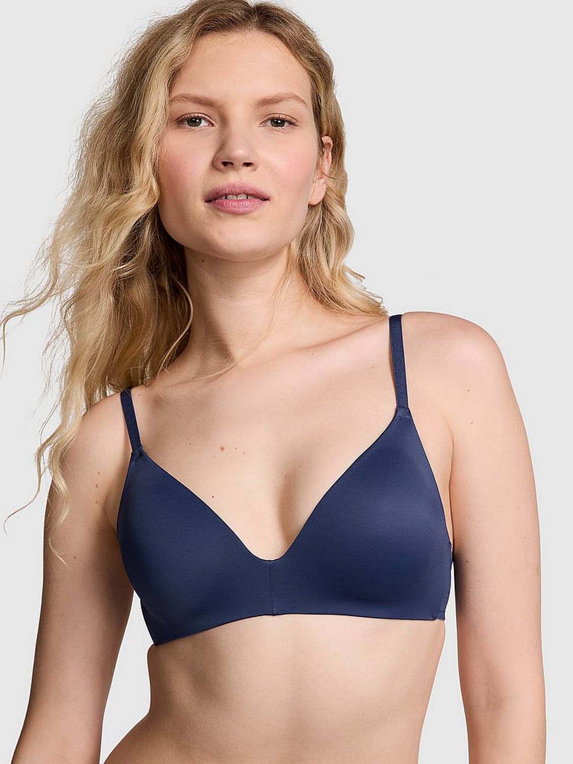 vs Pink Wear Everywhere Wear Everywhere Lightly Lined Wireless Bra Midnight Navy 1 of 3 