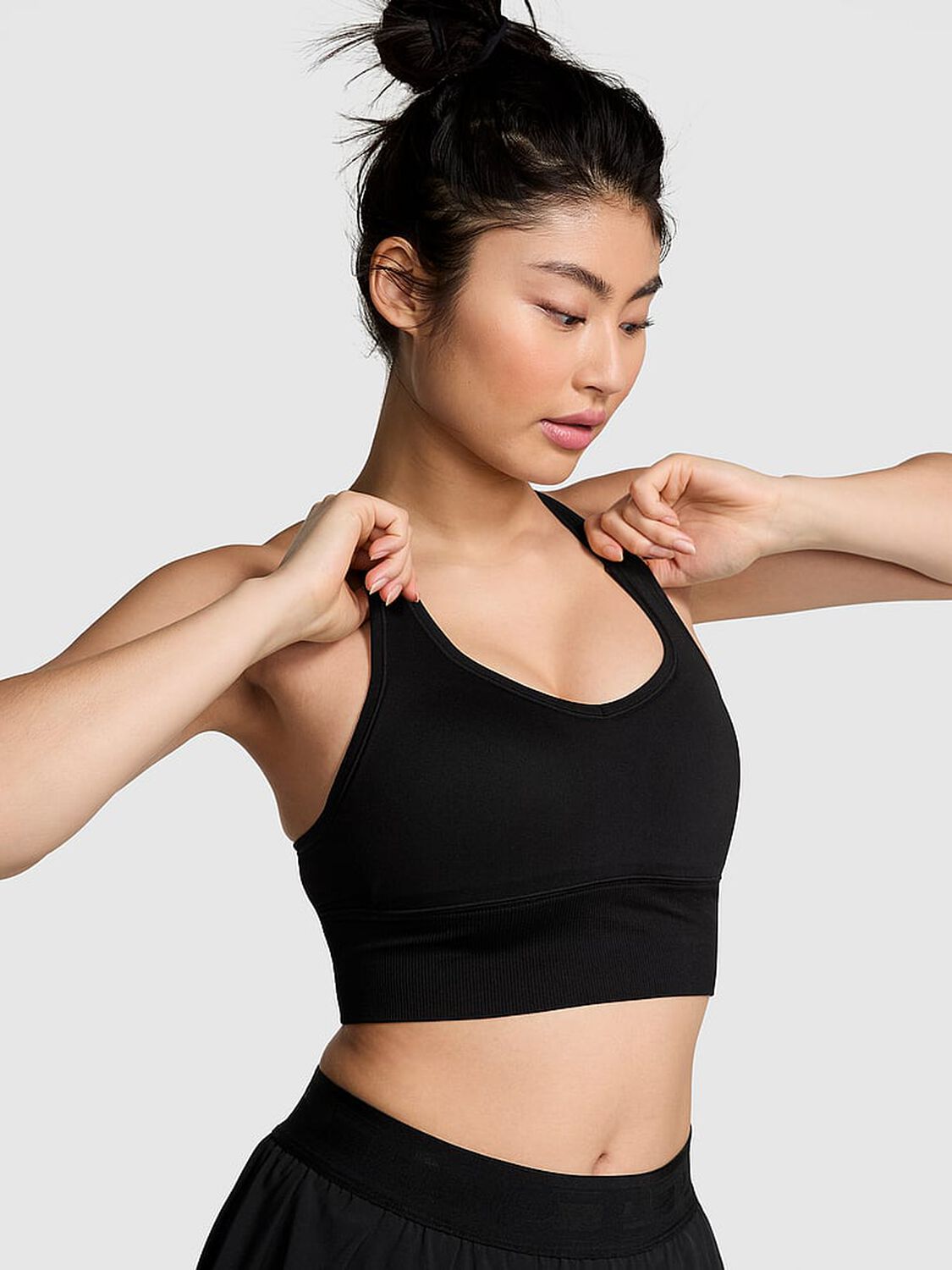 vs Pink Seamless Air Medium-Support Sports Bra Pure Black 1 of 3 