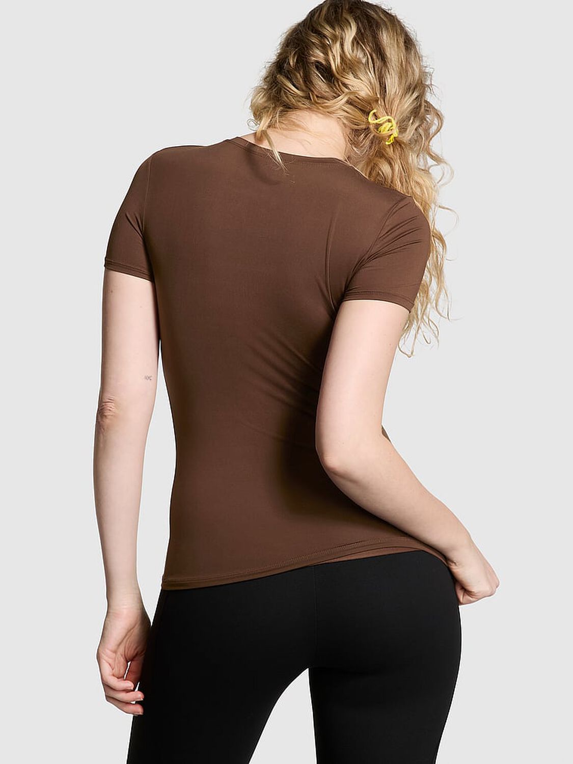 vs Pink Base Stretch Short-Sleeve Tee Ganache 2 of 4 