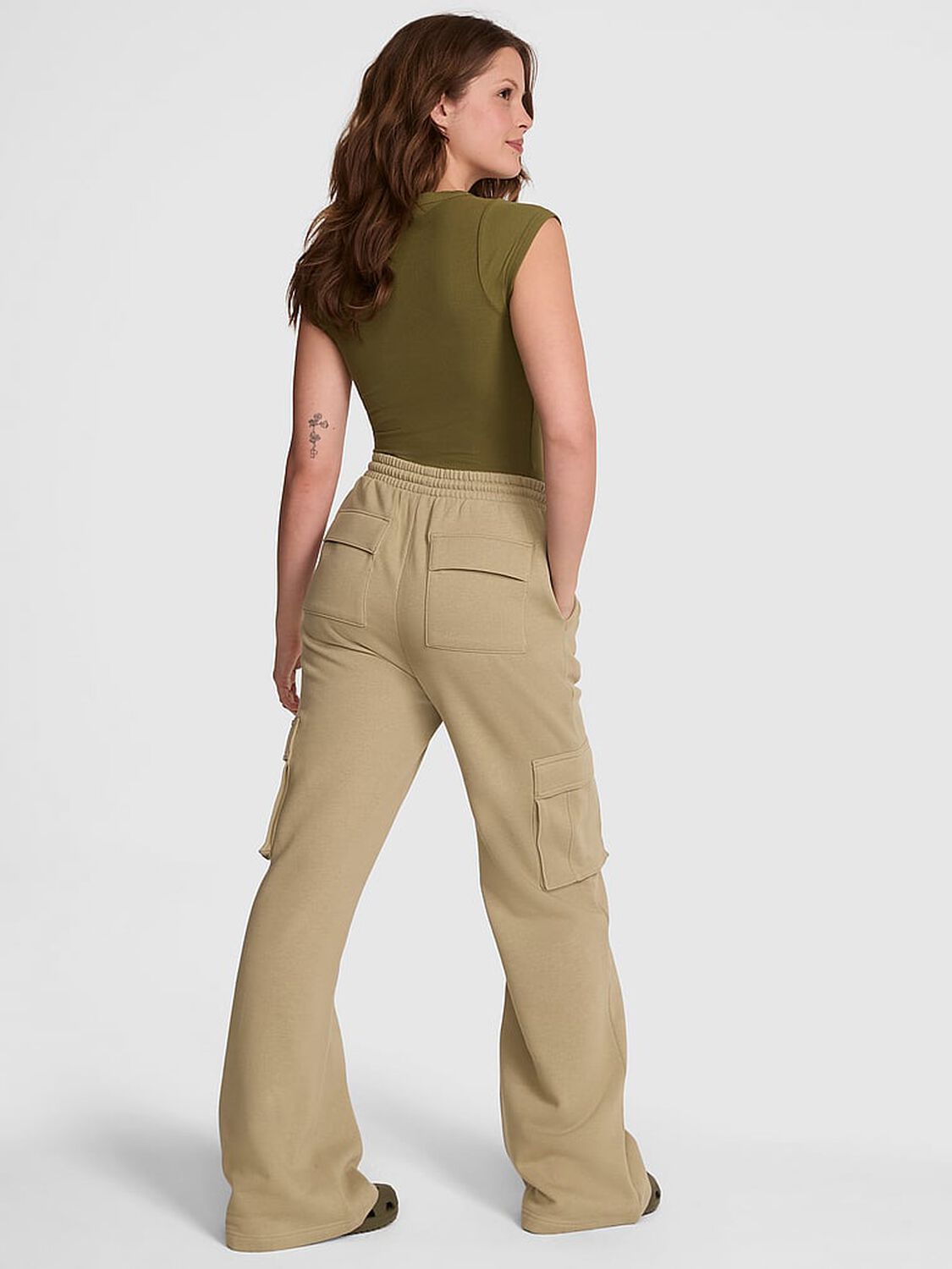 vs Pink Ivy Fleece Wide-Leg Cargo Sweatpants Sahara 2 of 2 