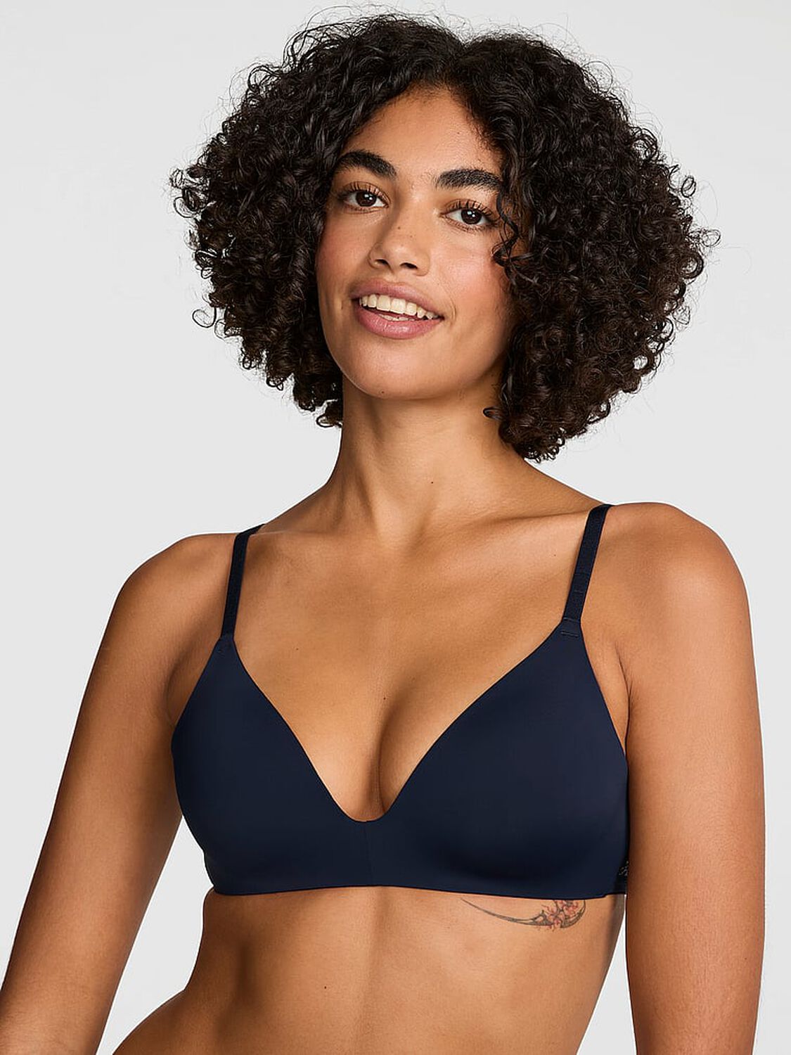vs Pink Wear Everywhere Wear Everywhere&trade; Lightly Lined Wireless Bra Noir Navy 1 of 2 