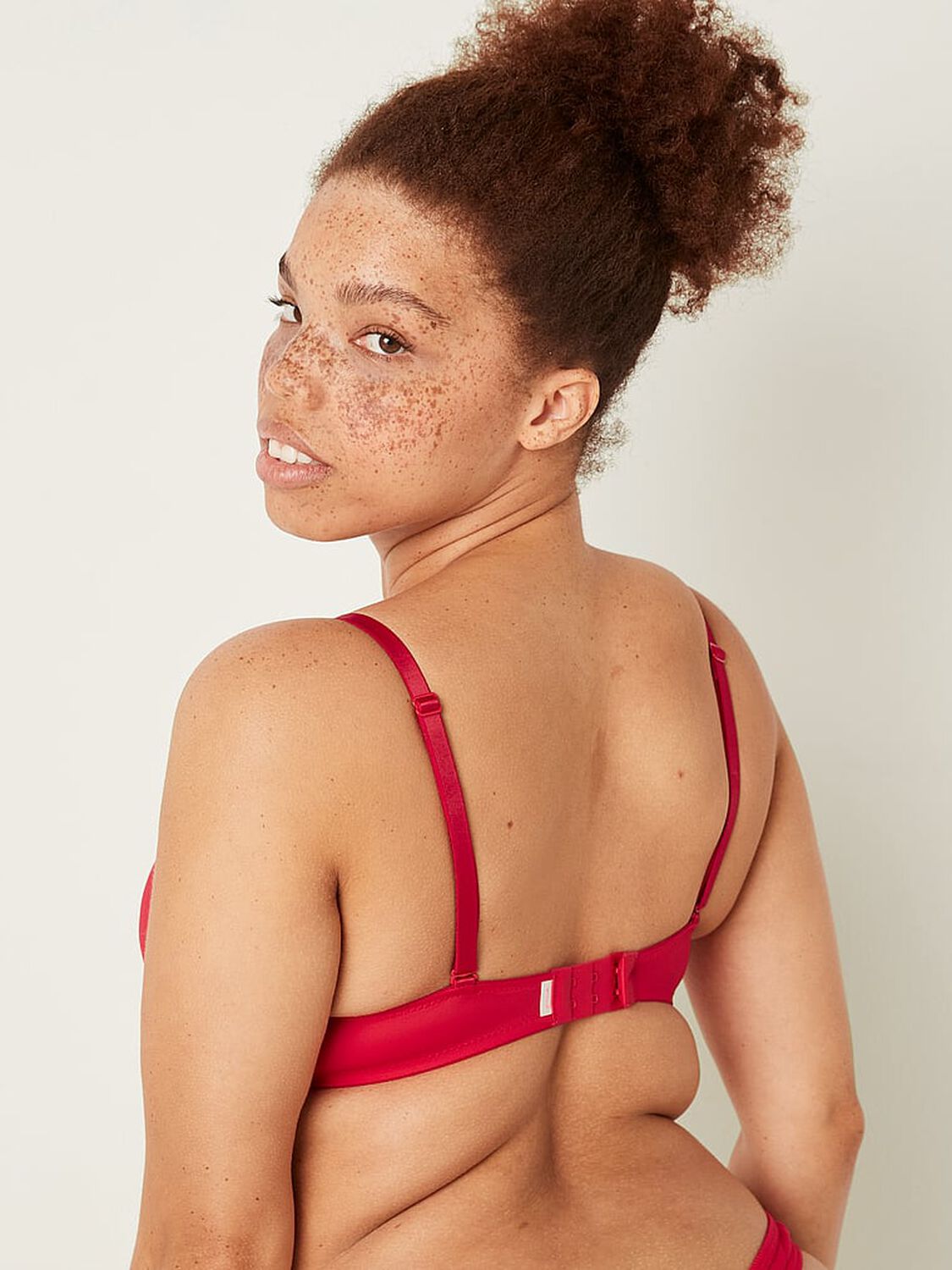 vs Pink Wear Everywhere Wear Everywhere Push-Up Red Pepper 2 of 5 