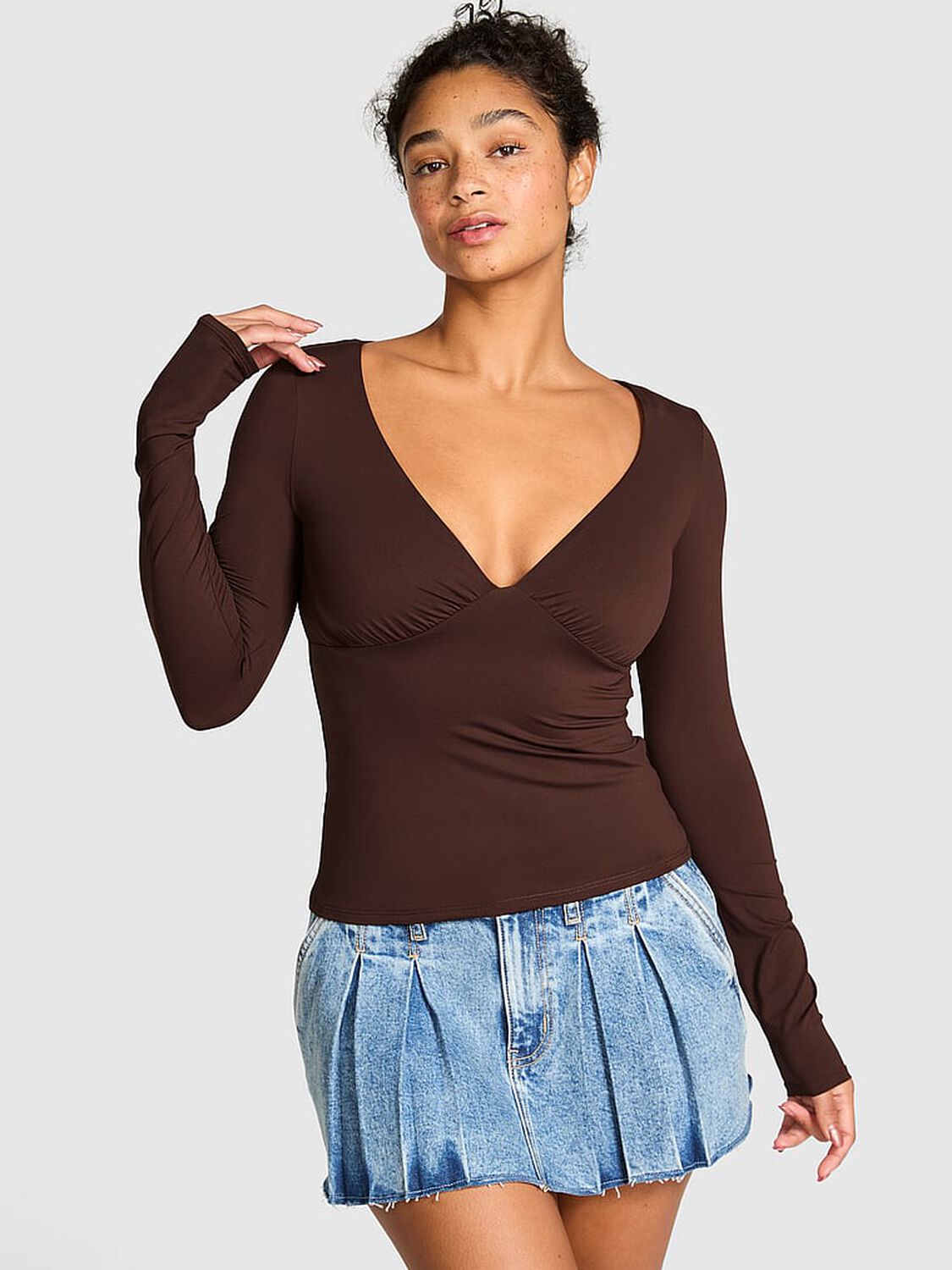 vs Pink Base Stretch Ruched Long-Sleeve Tee Ganache 1 of 2 