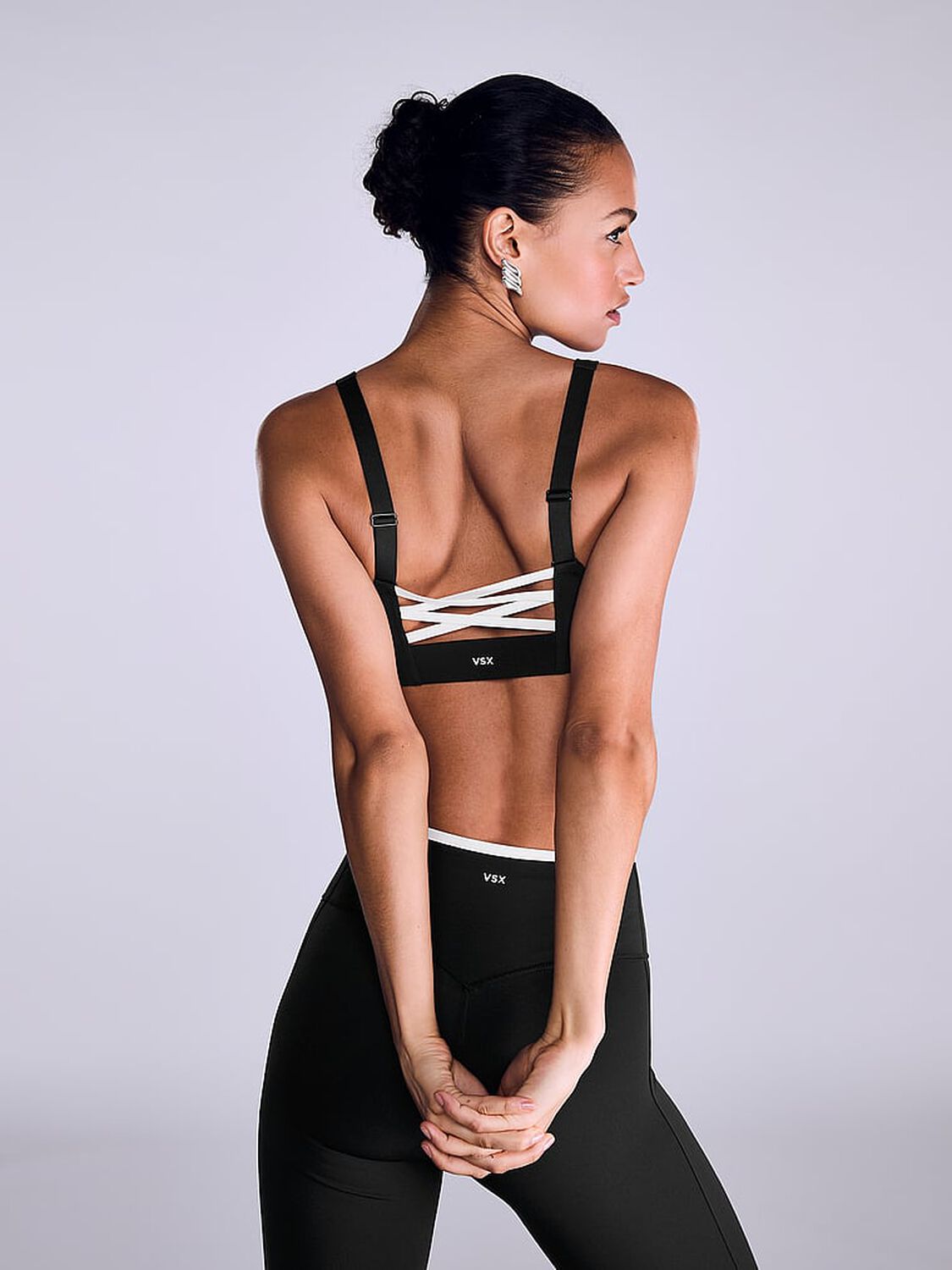 vs Vsx Featherweight Max&trade; Front-Close Sports Bra Black & Classic Plaster 4 of 4 