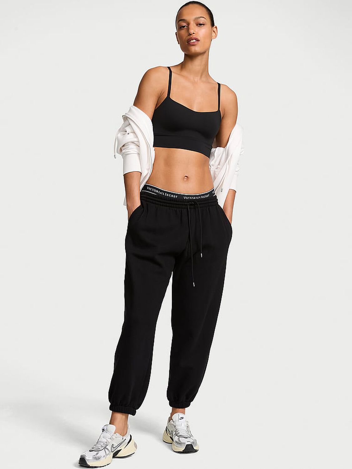 vs Vsx VSX Featherweight&trade; Light Longline Balconette Sports Bra Black 1 of 3 