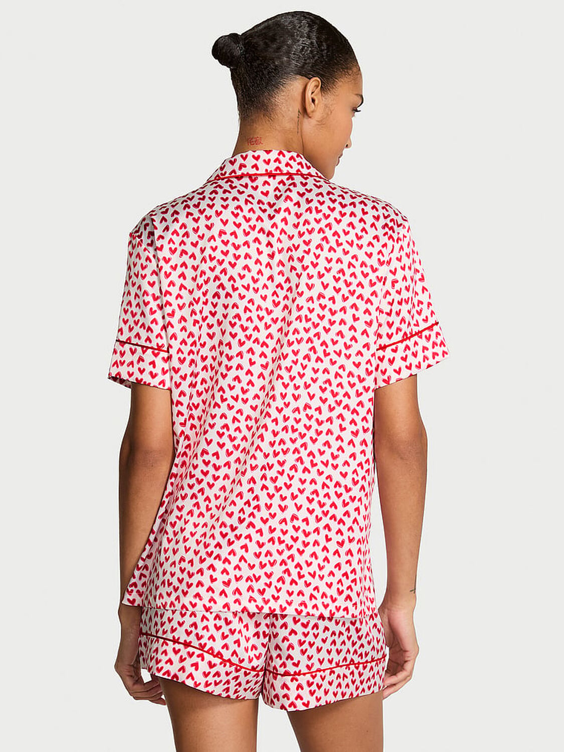 vs Victoria's Secret Glazed Satin Short Pajama Set Coconut White/Lipstick Scattered Hearts 2 of 3 