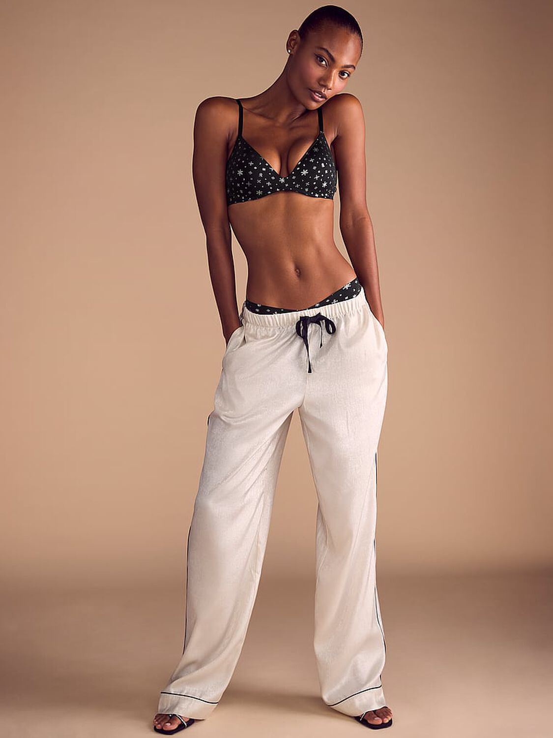 vs No-Show No-Show Hiphugger Panty Black Snowflakes 4 of 4 