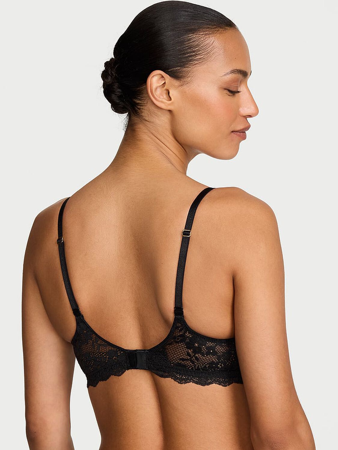 vs Dream Angels Smooth & Lace Wireless Push-Up Bra Black 2 of 3 