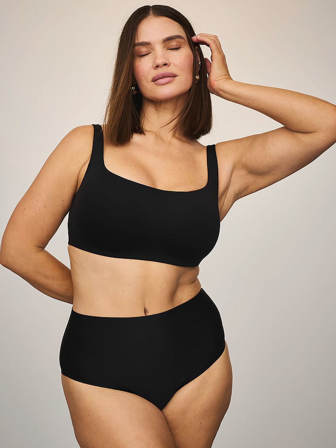 vs Body By Victoria Luxe Contour Scoop Lightly Lined Bra Black 4 of 5 