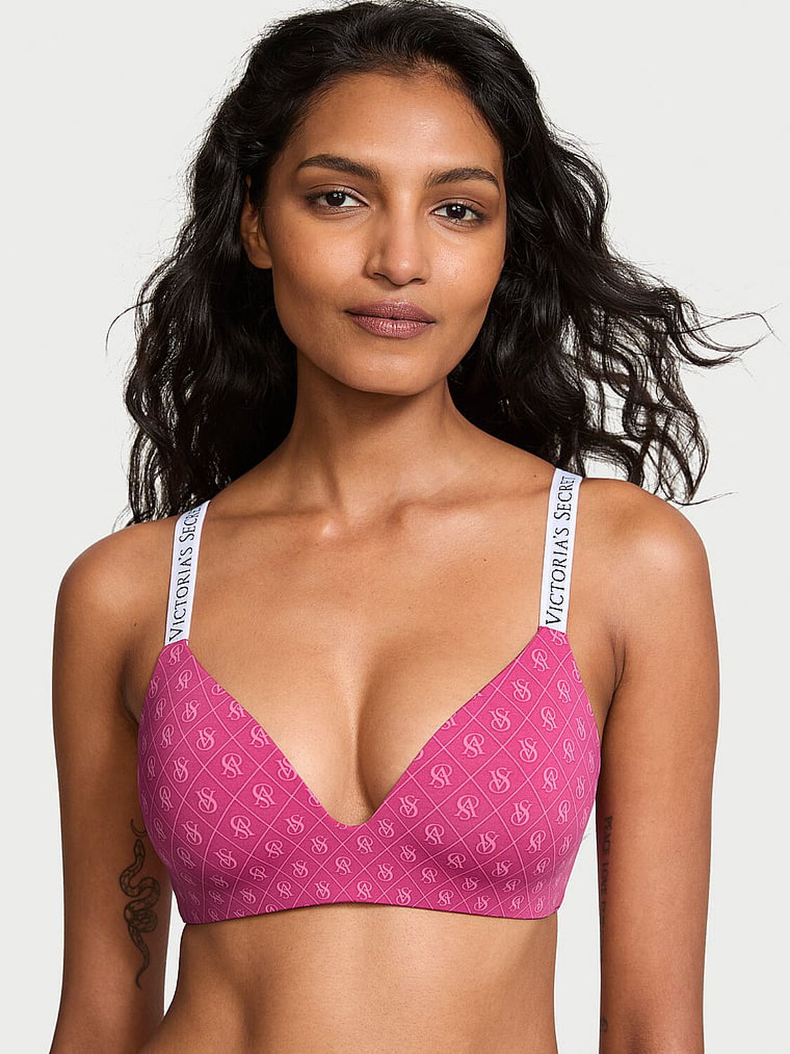 vs The T-Shirt Lightly Lined Wireless Bra Logo Luscio 1 of 3 