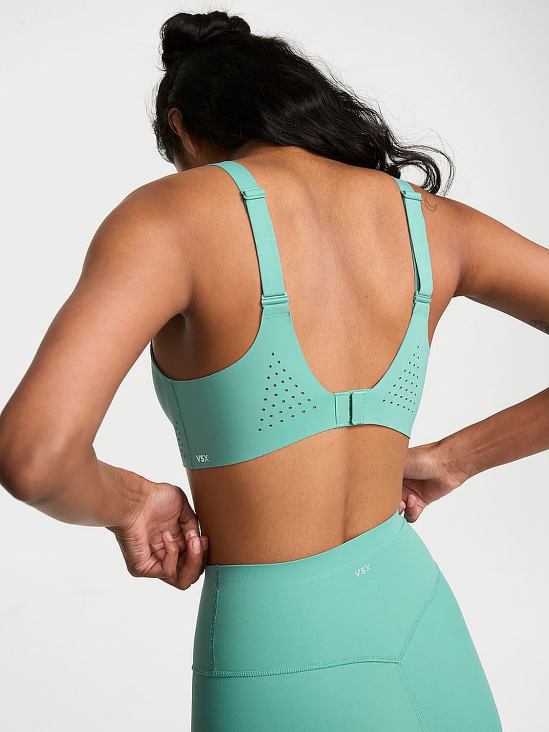 vs Vsx VSX Featherweight&trade; Medium V-Neck Sports Bra 2 of 3 