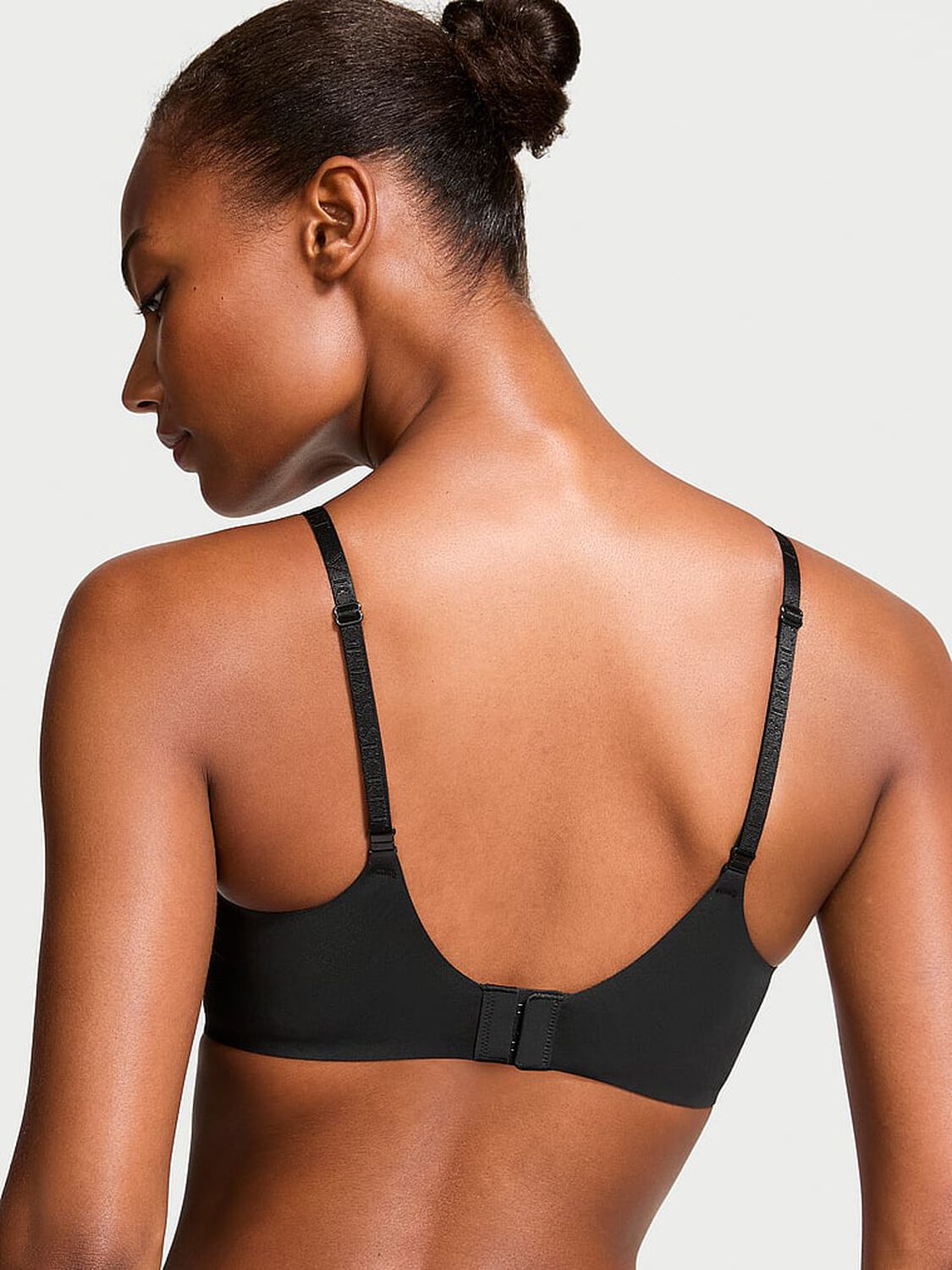 vs The T-Shirt Lightly Lined Wireless Comfort Bra Black 2 of 3 