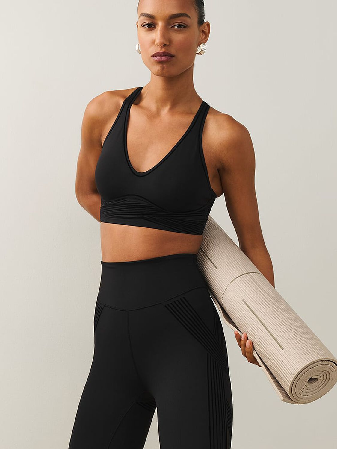 vs Vsx VSX Elevate&trade; Refined Contours Plunge Sports Bra Black 4 of 4 