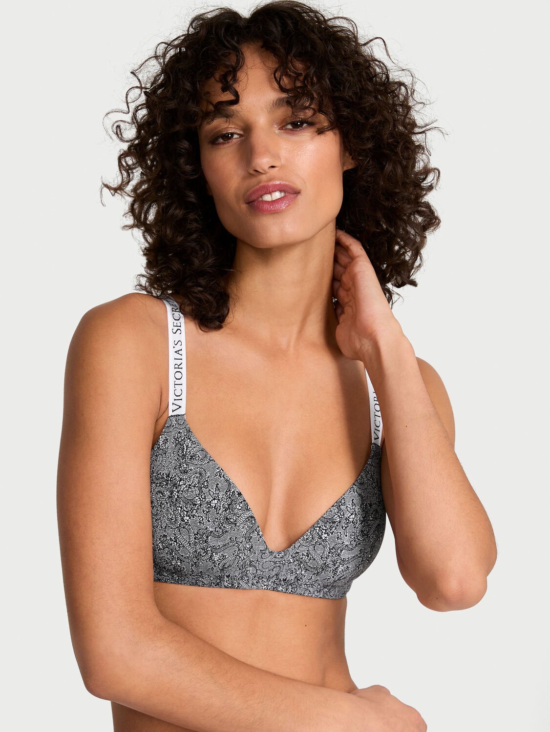 vs The T-Shirt Lightly Lined Wireless Bra Black 1 of 3 