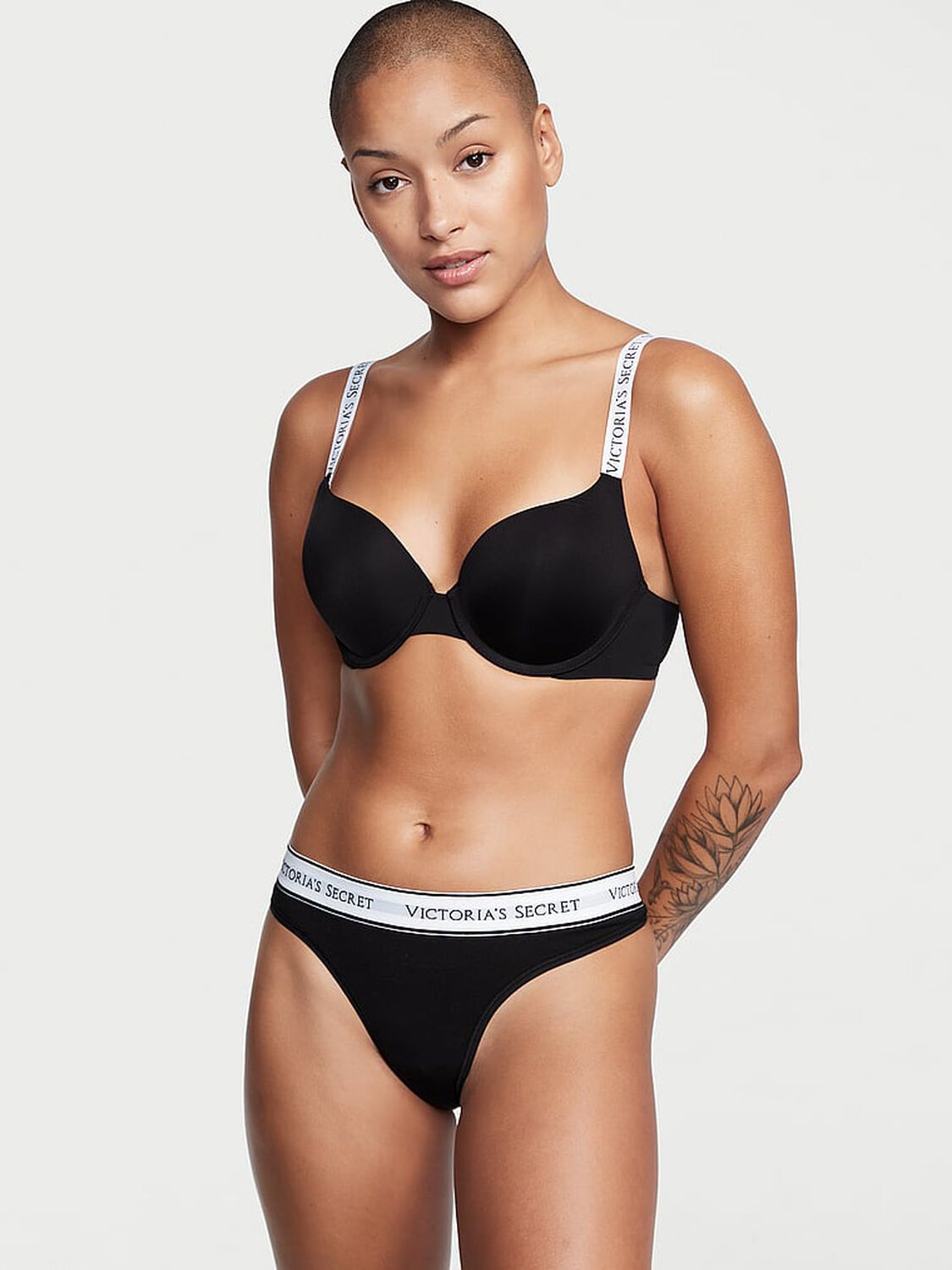 vs Cotton Logo Cotton Thong Panty Black 1 of 4 