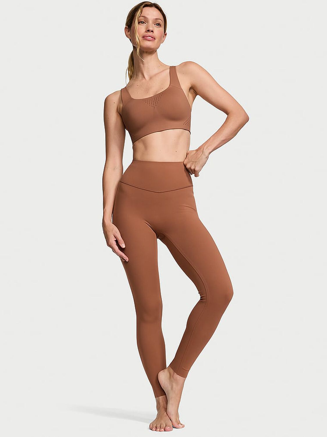 vs Vsx Featherweight Max™ Sports Bra Caramel 4 of 4 
