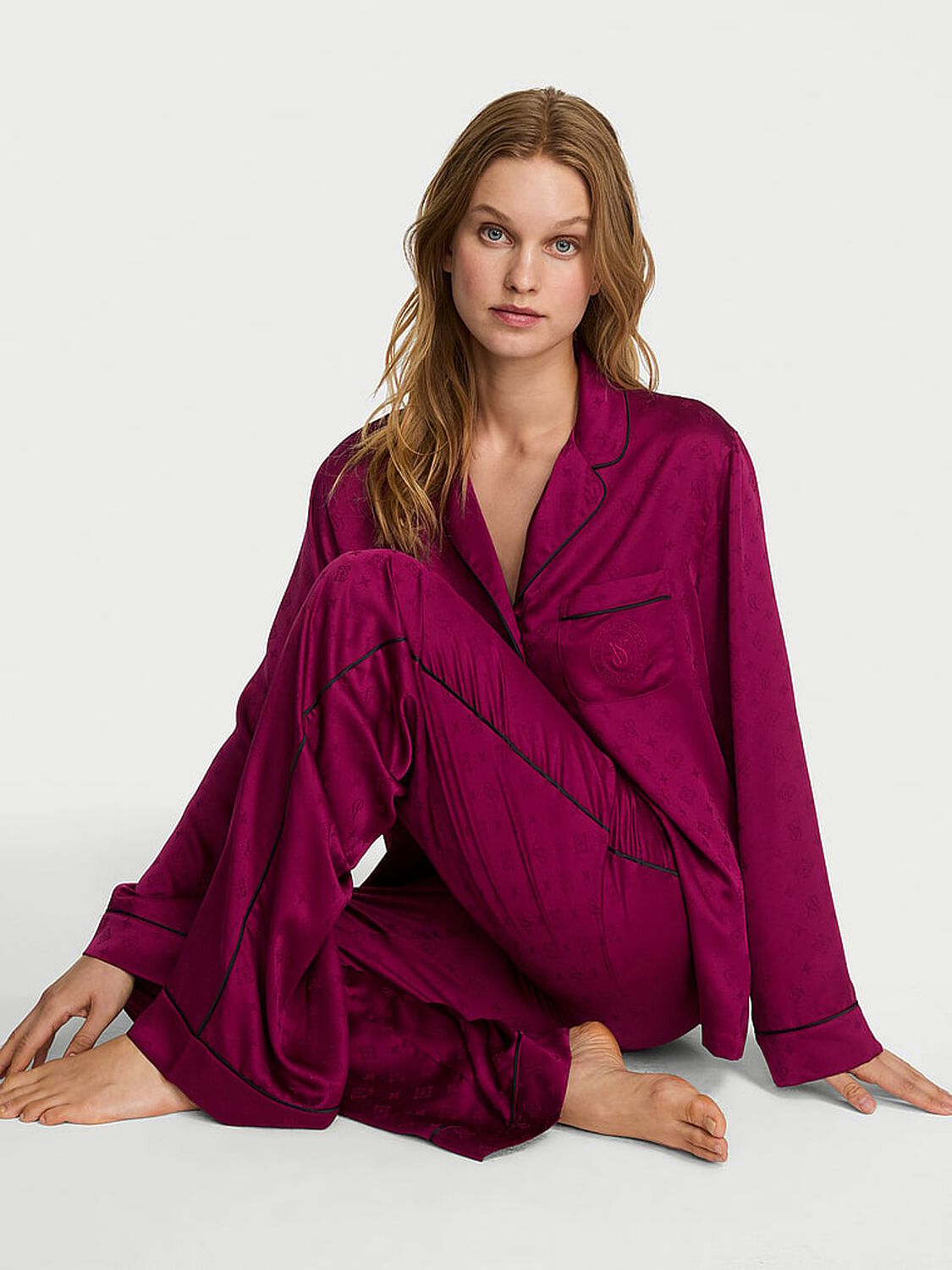 vs Victoria's Secret Glazed Satin Long Pajama Set Logo Lockup Fresh Jam Jacquard 1 of 3 