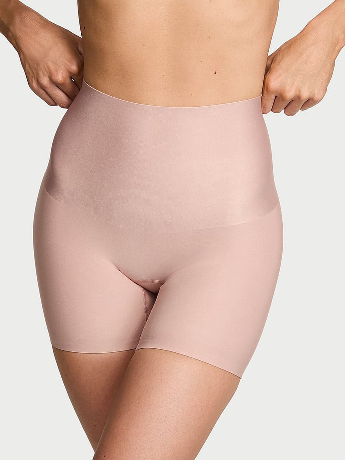 vs Body By Victoria SmoothingShimmer&trade; Shorts Macaron 3 of 3 
