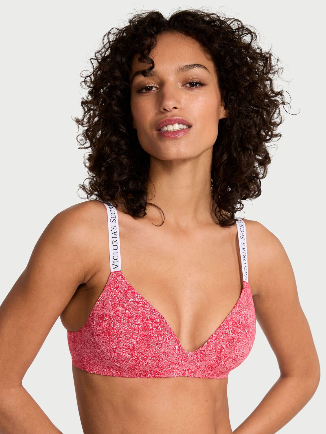 vs The T-Shirt Lightly Lined Wireless Bra Lipstick 1 of 3 