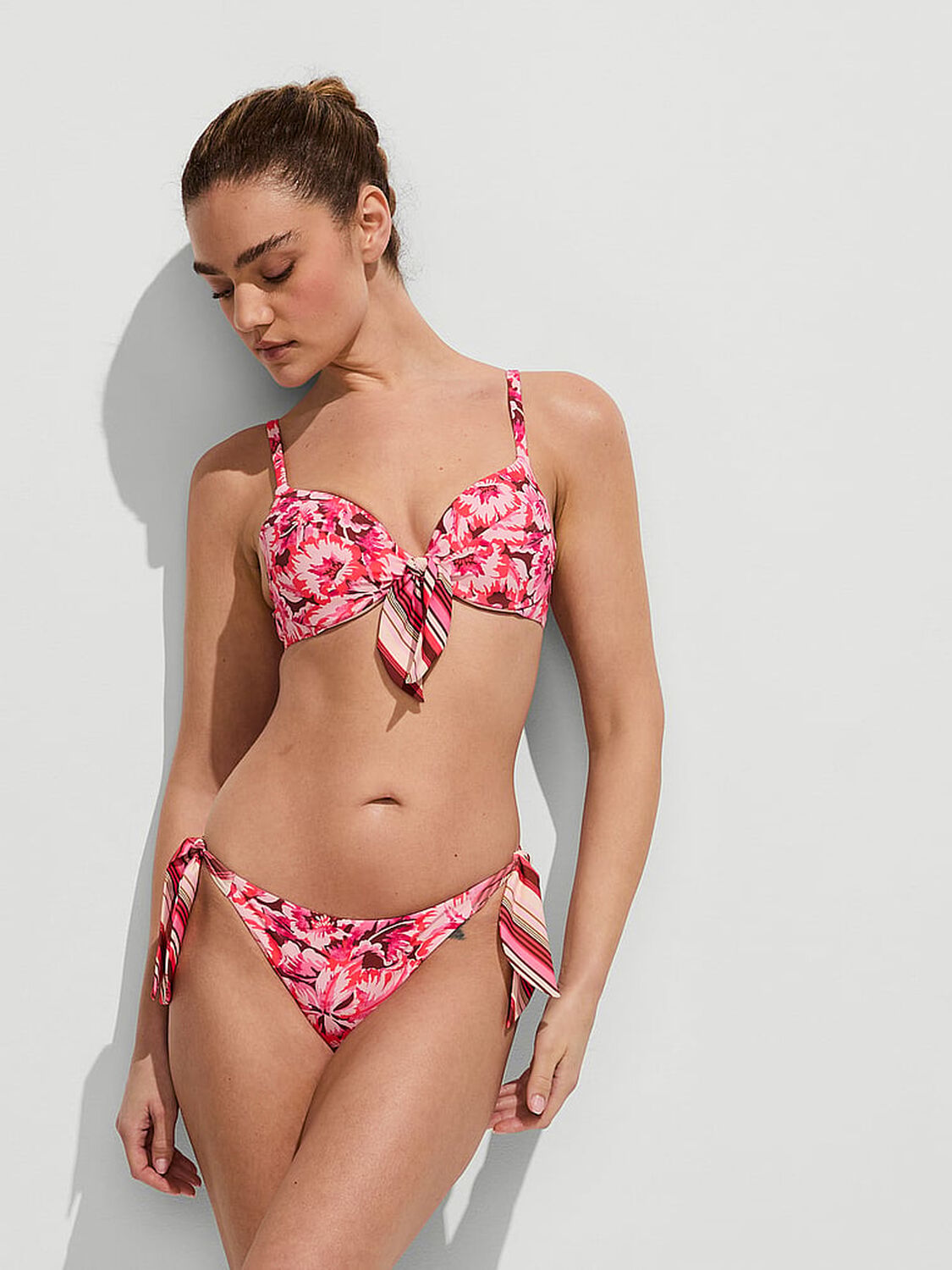 vs Victoria's Secret Swim Boho Beach Twist Push-Up Bikini Top Pink Floral 1 of 3 