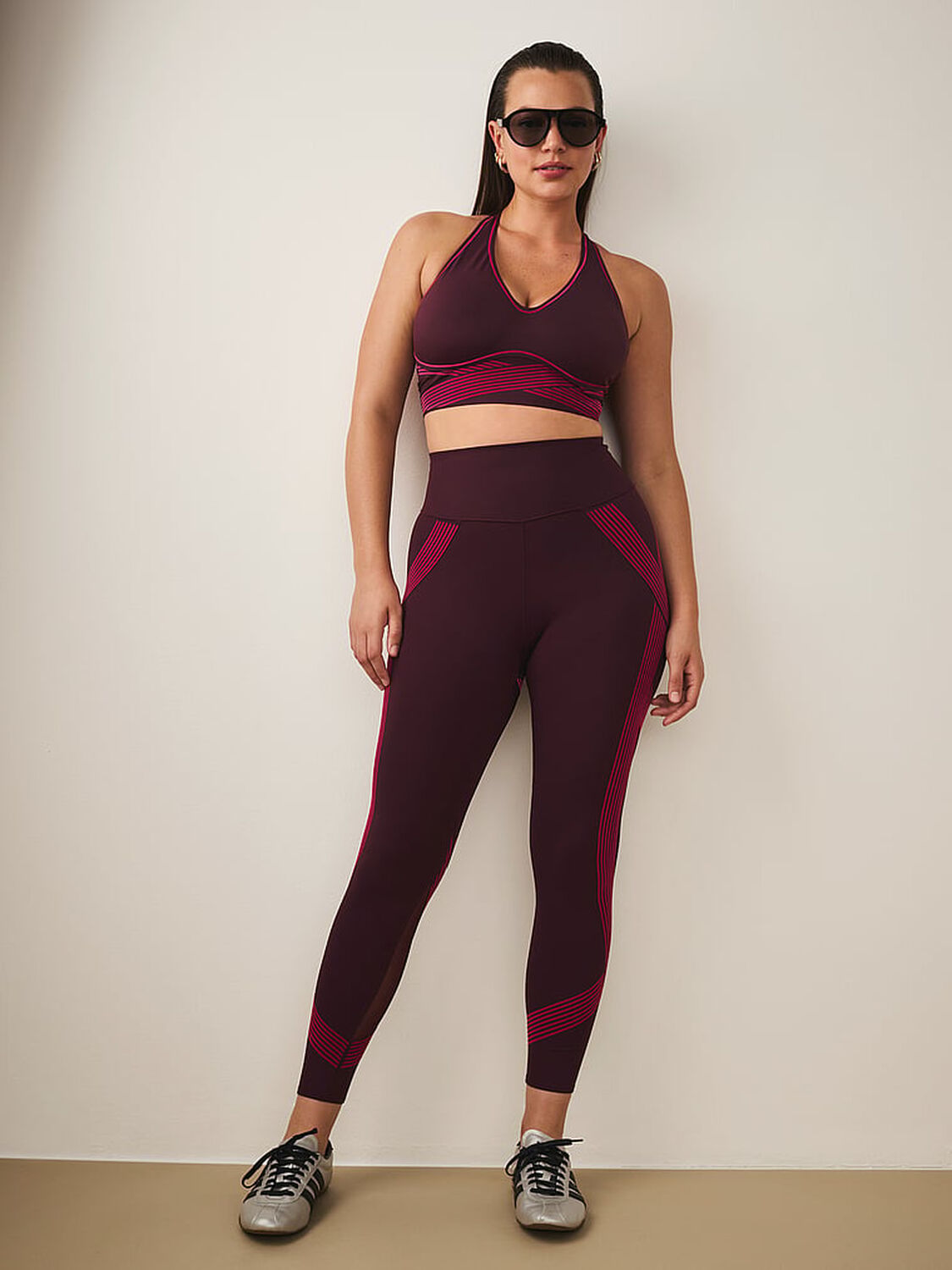 vs Vsx VSX Elevate&trade; Refined Contours Plunge Sports Bra Winter Wine 4 of 4 