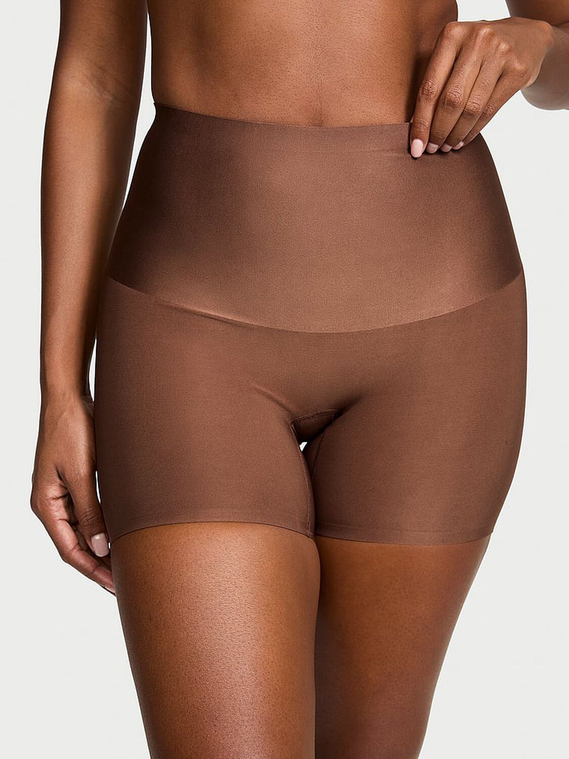 vs Body By Victoria SmoothingShimmer&trade; Shorts Mousse 3 of 3 